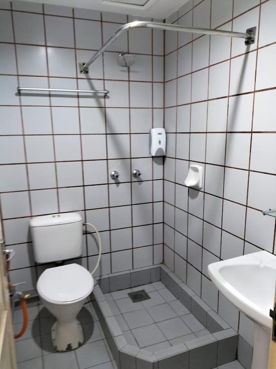 Faber Inn Bintulu Buitenkant foto